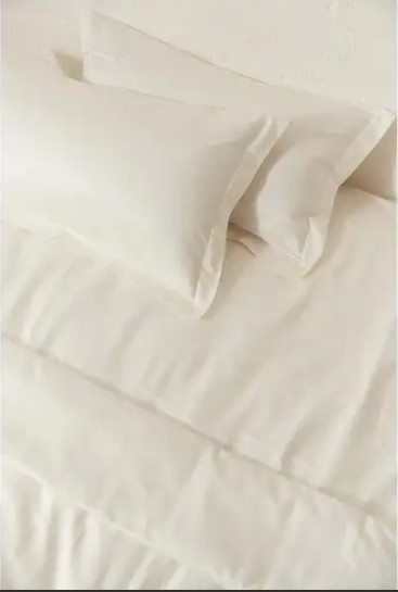 Queen Cotton Duvet Set with Pillow Shams in Cream Colour in Bedding in Sarnia - Image 2