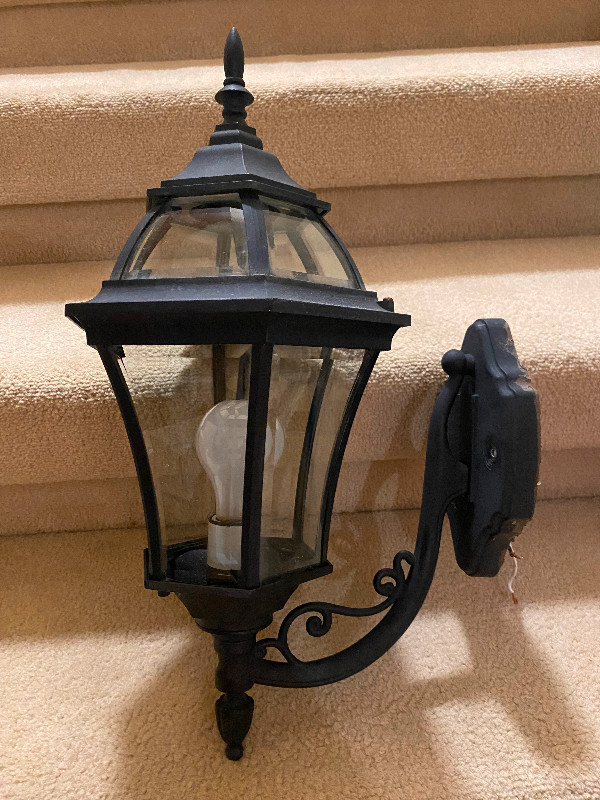 Porch or garage front outdoor light in great working condition in Outdoor Lighting in Winnipeg