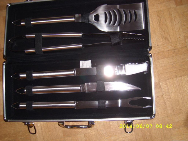 FS: Portable barbecue utensils set BNIB in Heaters, Humidifiers & Dehumidifiers in Ottawa - Image 2