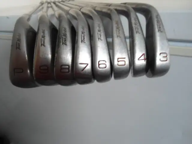 SET OF LADIES RIGHT HANDED GOLF CLUBS WITH GOLF BAG   6 in Golf in Sudbury - Image 5