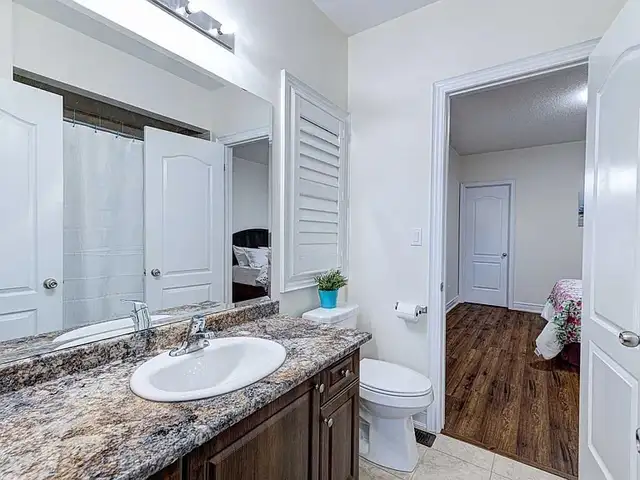 Room for rent- Brampton in Room Rentals & Roommates in Mississauga / Peel Region - Image 3