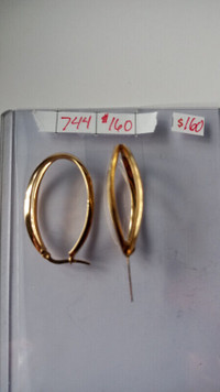 Crossover Hoop Earrings in 10K Gold Approx 1 1/4" x 3/4" 3.8 gr