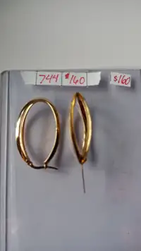 Crossover Hoop Earrings in 10K Gold Approx 1 1/4" x 3/4" 3.8 gr