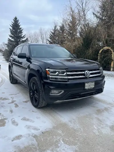 2019 Black VW Atlas SEL Premium Executive line 19xxxx km Has every feature: AC, power seats, heated/...