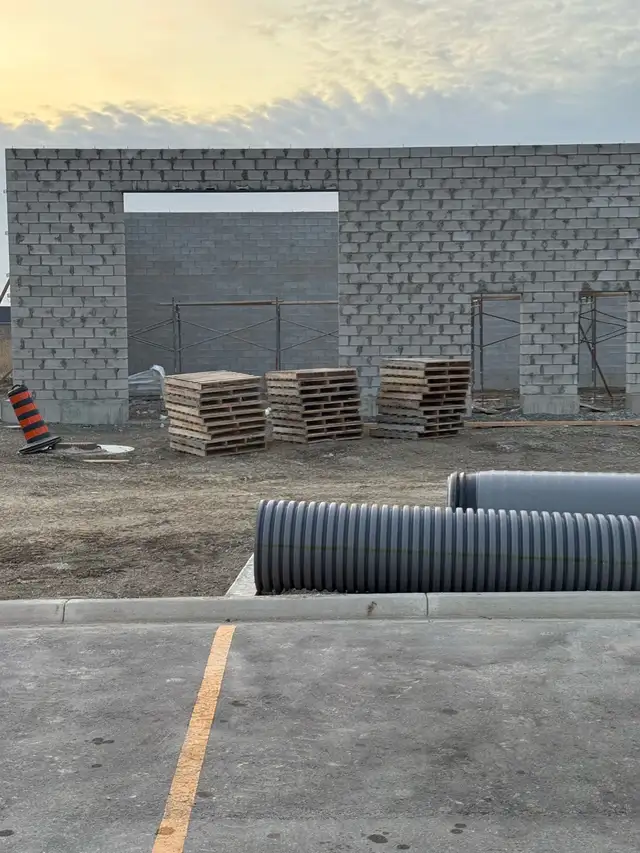 Hiring Bricklayer labour/mason tender full time