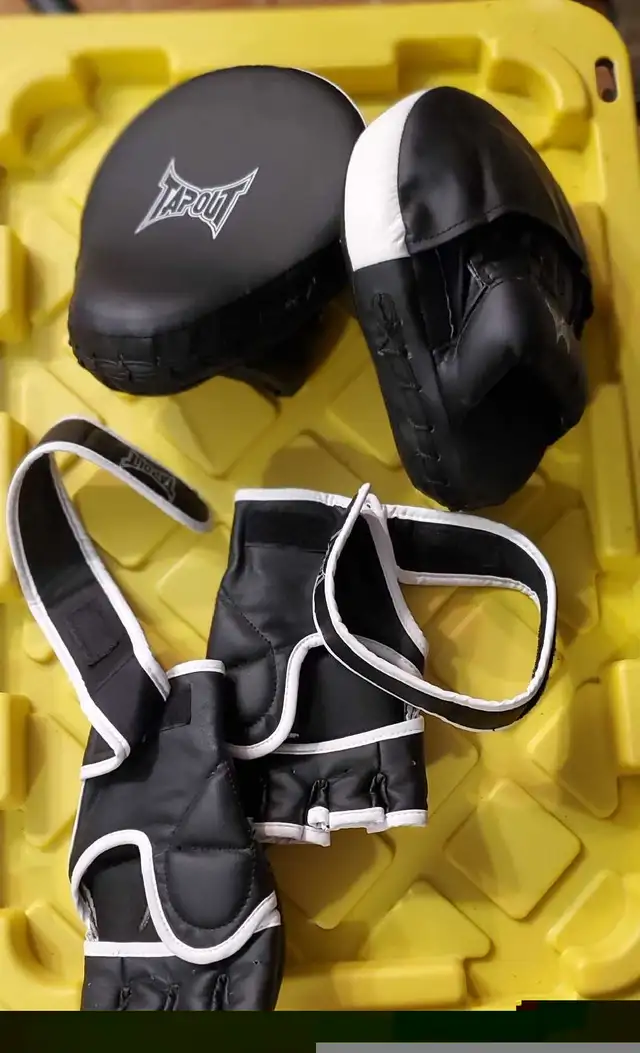Brand New TAPOUT MMA Gloves and Training MittsL/XL$65 eachBoth S in Exercise Equipment in Barrie - Image 6
