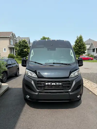 Vanlife Promaster 2023 en super état sera disponible en octobre 2025 121,000 $ Environ 40 000 km Fai...