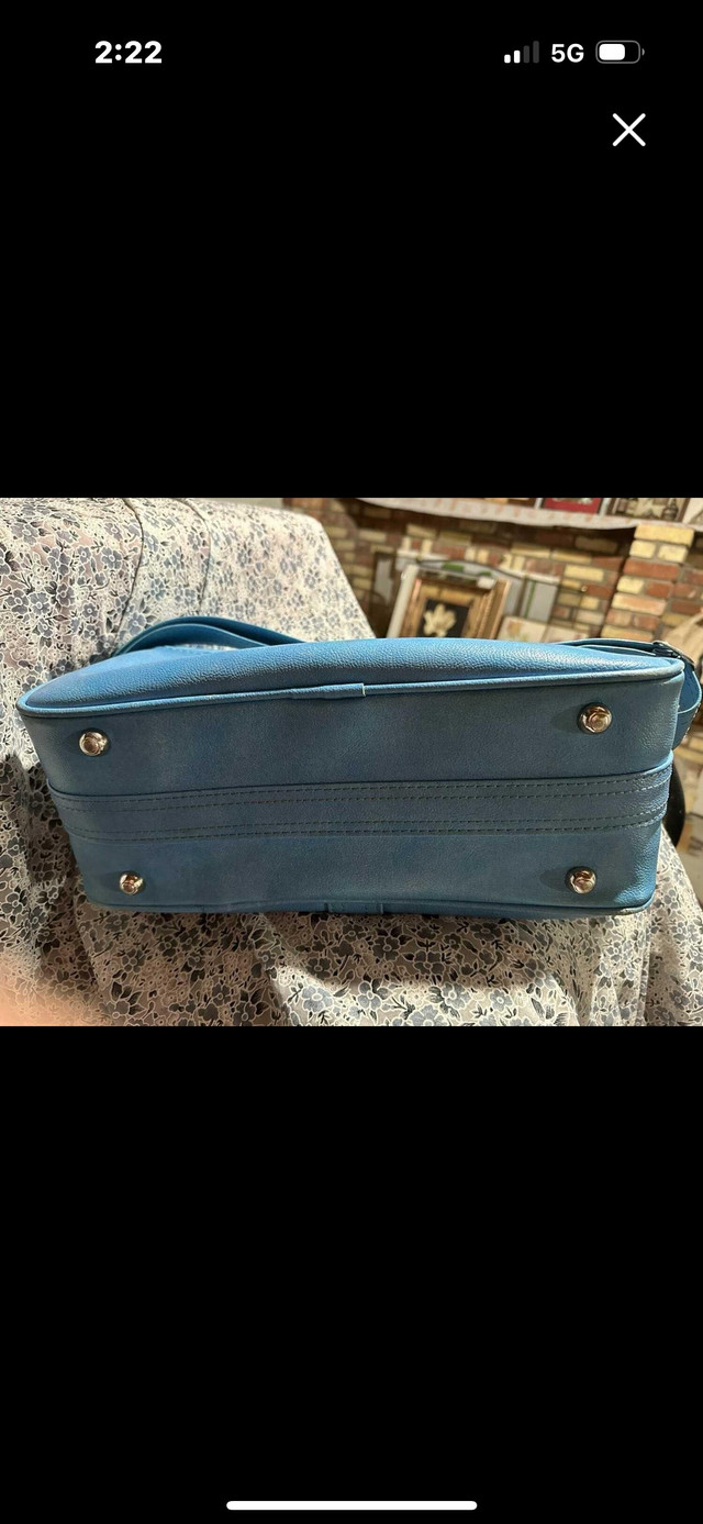 BEAUTIFUL TEAL BLUE VINTAGE “ SAMSONITE” BAG in Women's - Bags & Wallets in Regina - Image 2