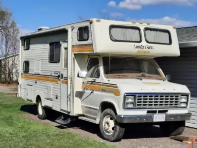 1981 ford class c 82501km 26.5 ft..can sleep 6..460 ford engine ..good rubber... fridge works great...