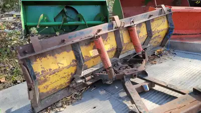 Pelle a neige pour petit camion Environ 6 pieds Demande 400$