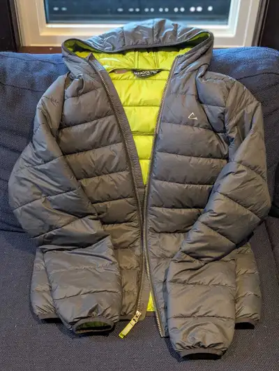 Paradox women’s puffer jacket – lightweight, cozy, and designed for cold-weather style and comfort....