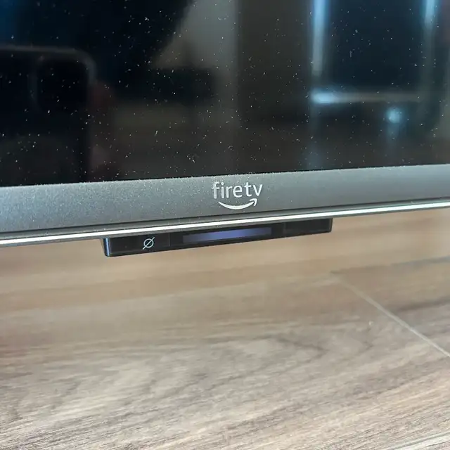 Amazon 50" 4K QLED Omni Fire TV - Smart Tv in TVs in Ottawa - Image 5