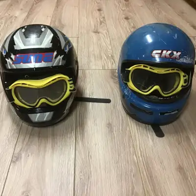 2 casques de ski-doo ou VTT pour enfant de 4 à 12 ans., View more