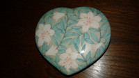 Heart-Shaped Trinkets Dish&Lid by Serenade made in Otagari Japan