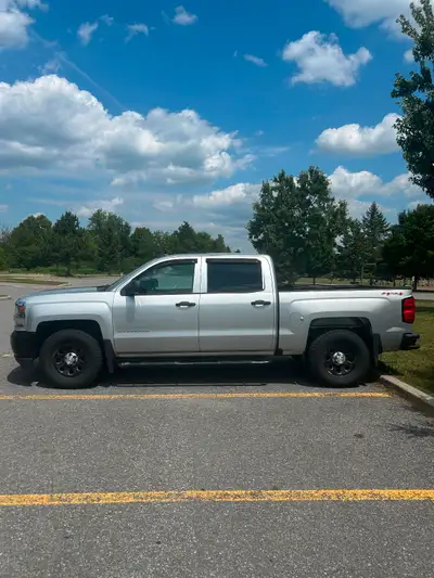 2017 Silverado for sale, good condition, tow package, apple car play
