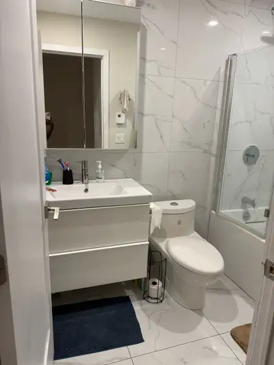 2 bedroom apartment in the Papineau Montréal. 3 mins walk to the metro. Hydro and water is included...