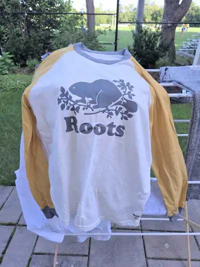 ROOTS T-shirt Youth Size 13-14 years , View more