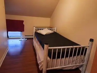 One Room available for rent Available NOW!! Located at 225 University Avenue This one bedroom is loc...