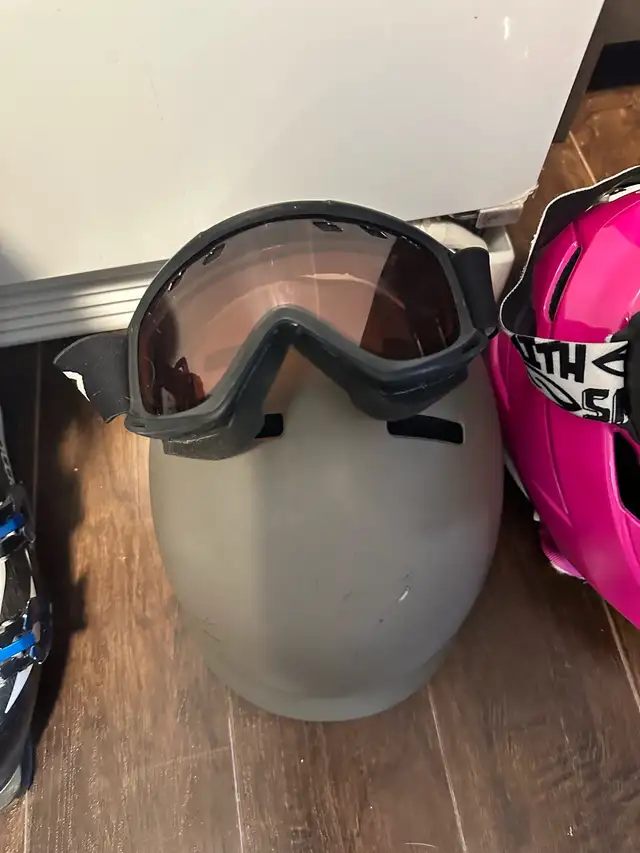 ski equipment  in Ski in Kingston - Image 3