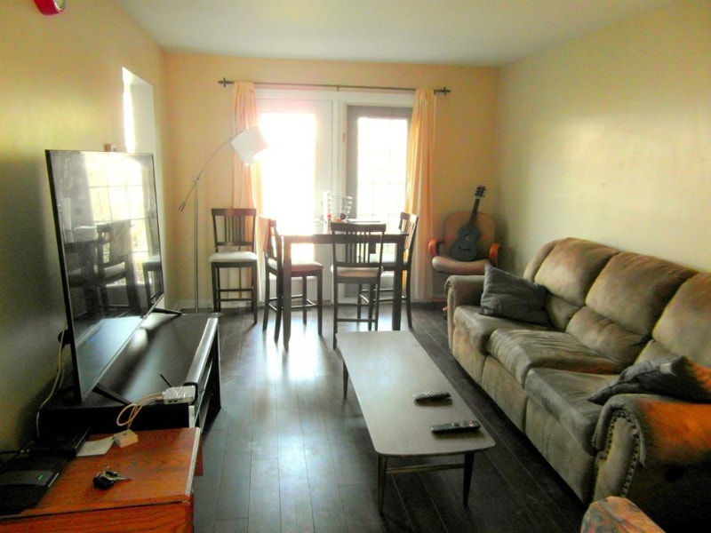 room for rent READY TO MOVE IN sarnia Room Rentals & Roommates