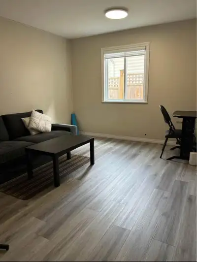 3 bed 1 bath ground level unit in surrey