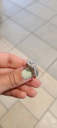 Vera Wang diamond ring
