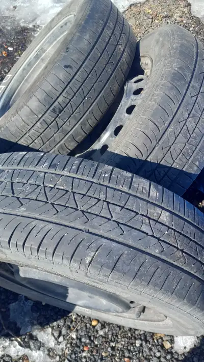 Set of 4 Motomaster SE3 all season tires Mounted/balanced on factory Toyota Yaris rims 4x100 summer...