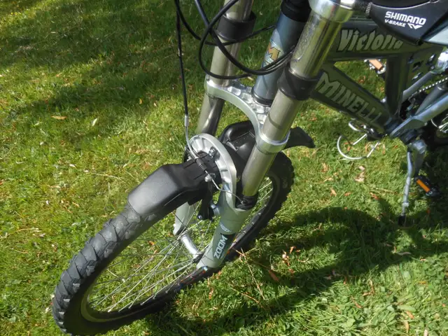 velo  montagne minelli victoria..21 vitesse roue 26 pouce in Mountain in Longueuil / South Shore - Image 8