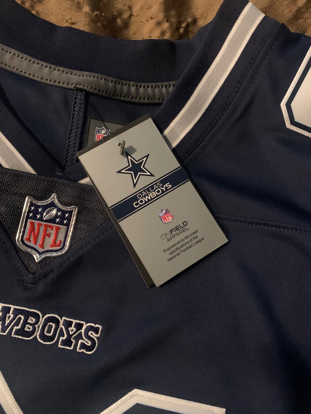 Brand New w/tags Nike NFL Dallas Cowboys Elliott Jersey XL in Arts & Collectibles in Vernon - Image 4