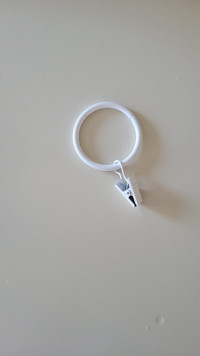 24 / 1.5 in White curtain rings with clips