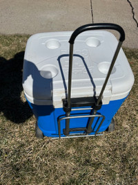 IGLOO LARGE CAMPING COOLER  ON WHEELS