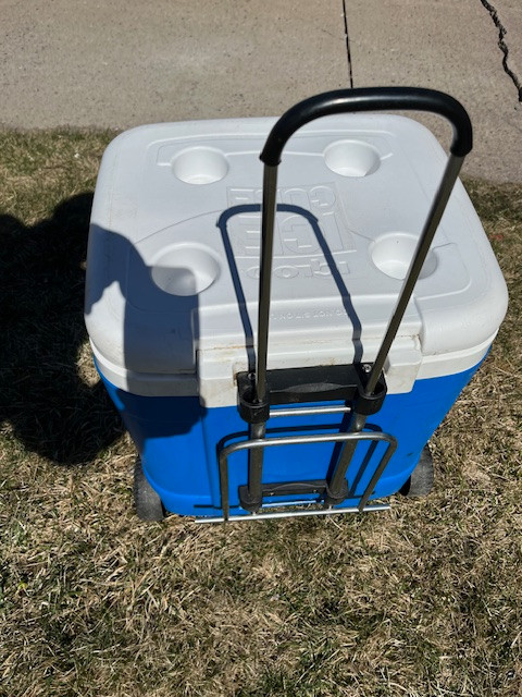 IGLOO LARGE CAMPING COOLER  ON WHEELS in Fishing, Camping & Outdoors in Sault Ste. Marie