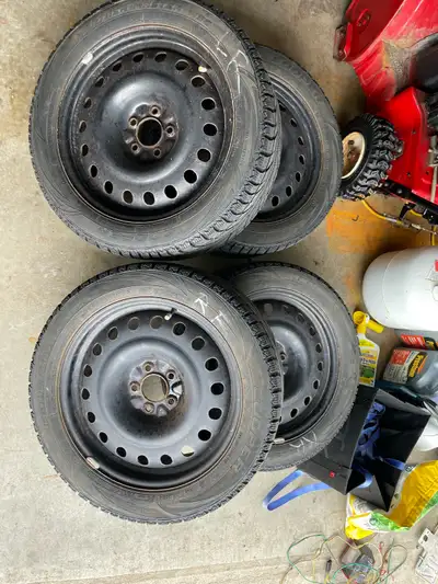 These 235/50R18 Cooper Weathermaster winter tires are mounted on steel rims and are in used conditio...