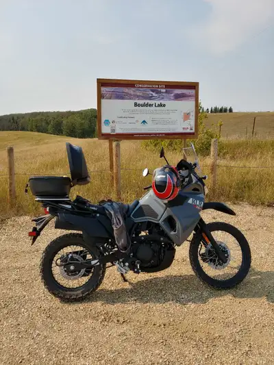 No GST on this 2023 Kawasaki 650 S with 1180 km. Comes with top box ! Broke in by the Book ! Ps. No...