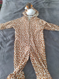 Adorable hooded giraffe costume! $10