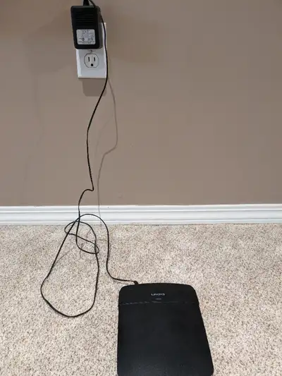 For sale is a simple, small router Linksys E1200 for making wireless-n300 (802.11n) network in your...