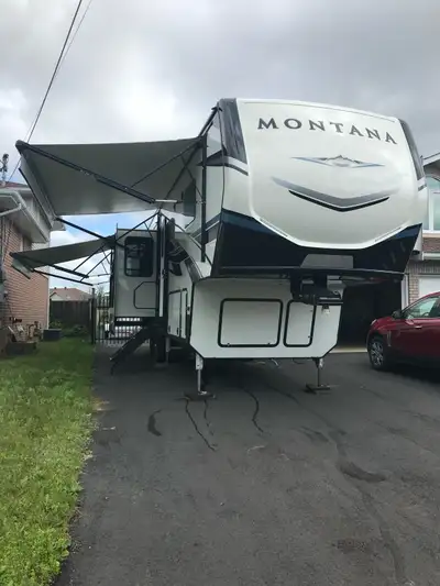 2021 Montana 3120RL fifth wheel in “like new” condition for sale. RV length is 35 feet. GVWR is 1600...