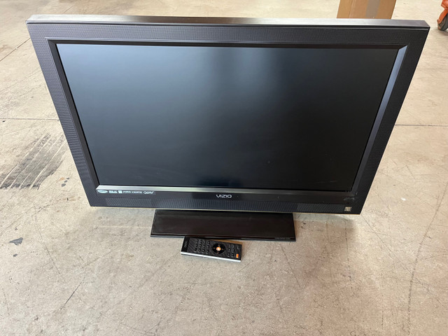 Vizio 32 inch 1080p flat screen tv  in TVs in Trenton