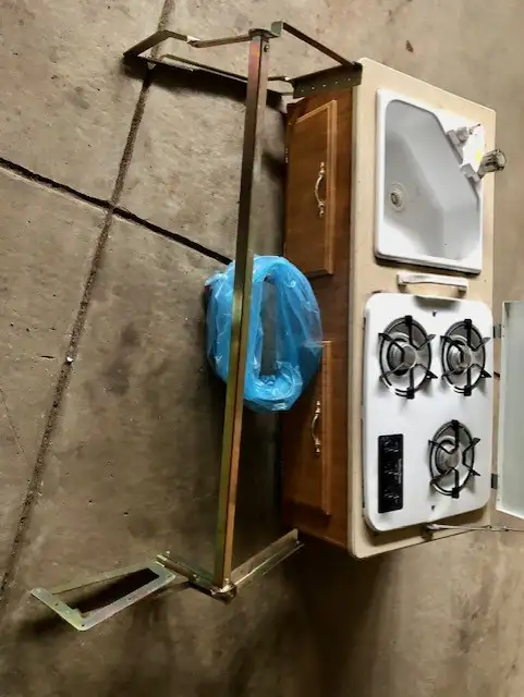 RV & Campers Gas Cooktop with cover, sink, and storage in RV & Camper Parts & Accessories in Edmonton - Image 4