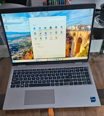 Dell Latitude 5530 i5 12th 16GB 256GB 15" FHD TOUCH Win 11 Pro, View more