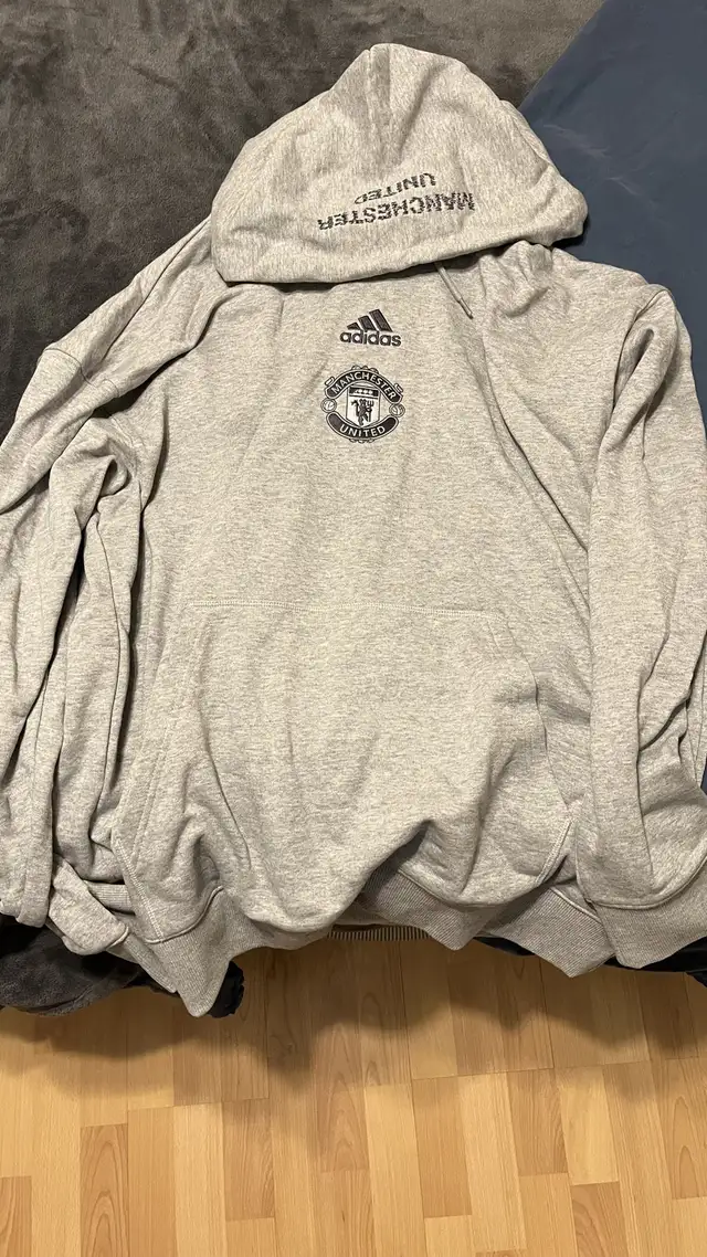  Manchester United Hoodie in Men's in Charlottetown - Image 2