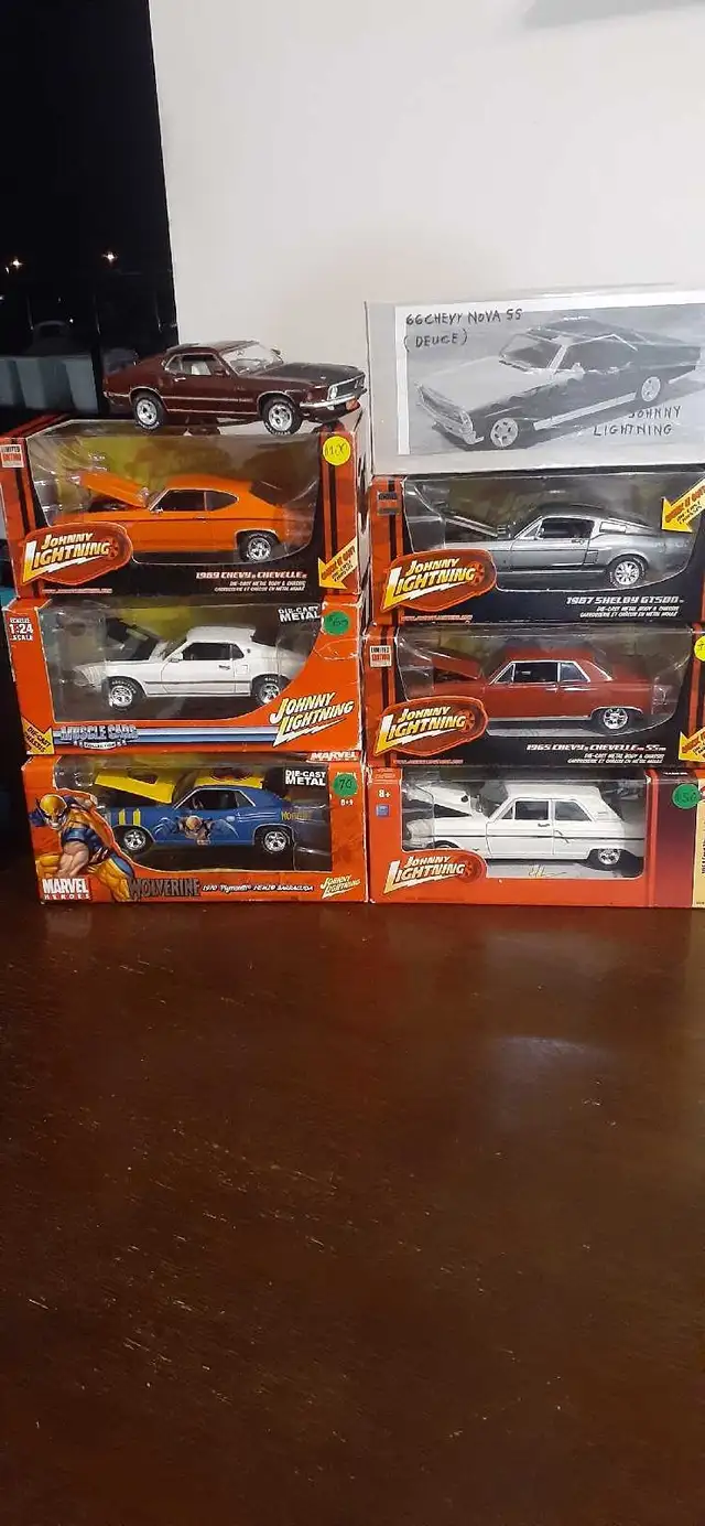 30 diecast cars and trucks 1/24 scale in Arts & Collectibles in Hamilton - Image 3