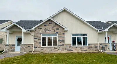 Beautiful 2 bedroom semi-detached home available for rent!
