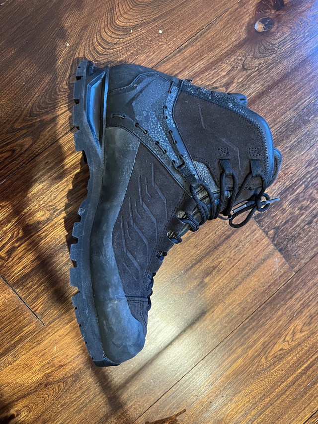 Salewa men’s mountain trooper mid size 11.5 hiking boots  in Men's Shoes in City of Toronto - Image 4