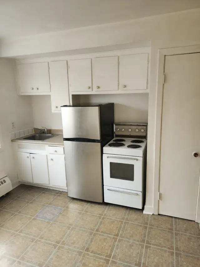 Lasalle Grand 2½ disponible pour maintenant ou mars.