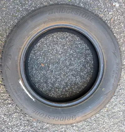 À vendre : ensemble de 4 pneus d'hiver Bridgestone Blizzak WS90, l'un des meilleurs modèles sur le m...
