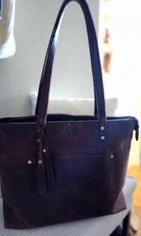 Brown distressed leather shoulder purse