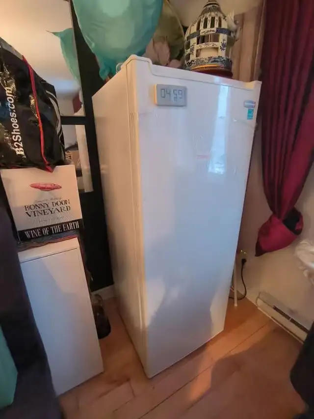 Marathon 6.5 Cu.Ft Upright Freezer – Like New, Energy Star, 5 Sh