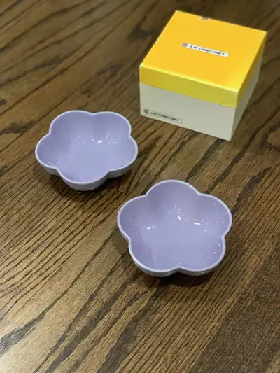New Le Creuset Small Flower Dishes Lavender Set of 2, View more