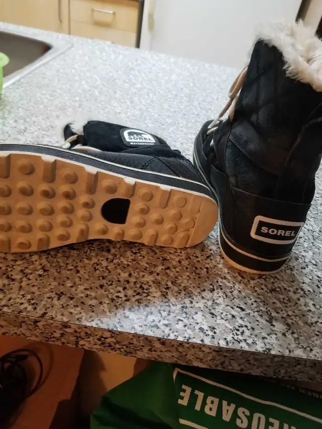 SOREL Waterproof lady boots # 7 in Women's - Shoes in Markham / York Region - Image 4